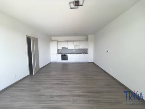 Jaroměř - Pronájem bytu 2+kk s lodží a parkovacím stáním foto 1