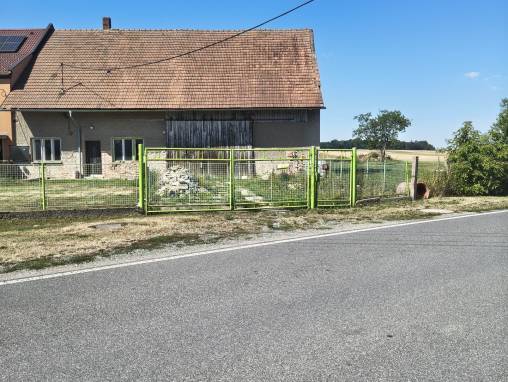 Velká Jesenice  - Rodinný dům se stodolou foto 1