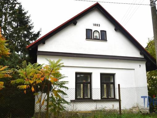 Rodinný dům s hospodářským zázemím a pozemky o výměře 6 015 m², Písek u Chlumce nad Cidlinou foto 1