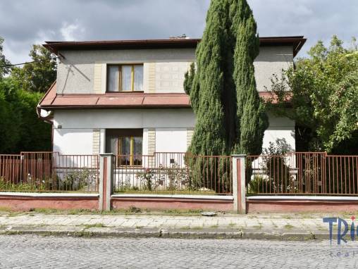 Samostatný rodinný dům v Jaroměři - Josefově, s garáží, pozemkem, letní kuchyní, dílnou a sklípkem. foto 1