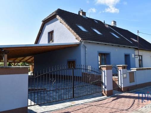 Rasošky - prodej domu se dvěma bytovými jednotkami a pozemkem 784  m² foto 1
