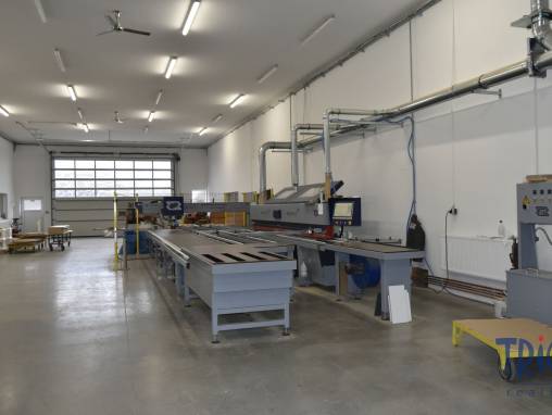 Libřice - Pronájem zařízené výrobní haly 920  m², s truhlářskými CNC stroji foto 1
