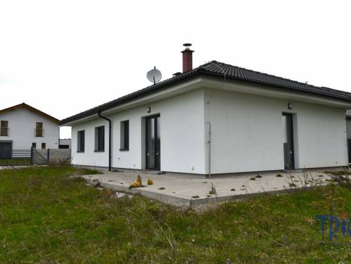 Jaroměř - Prodej rodinného domu 4+kk, s pozemkem 876  m² foto 1