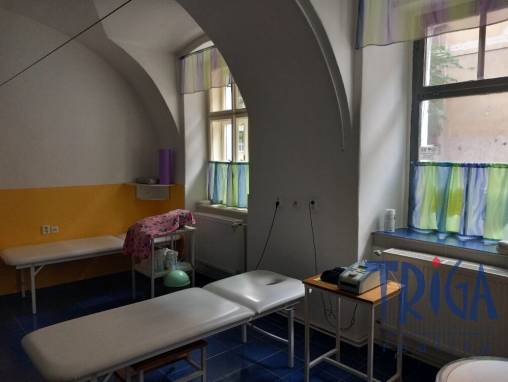 Jaroměř - Josefov: Pronájem komerčního prostoru (kancelář, kosmetika, kadeřnictví, sklady) foto 1