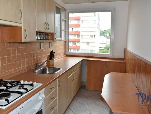 Náchod - Prodej bytu 3+1 se zasklenou lodžií foto 1