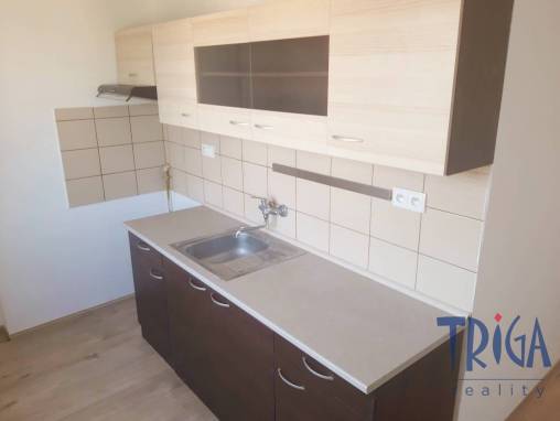 Dvůr Králové n. L. - Pronájem pěkného bytu 3+1 foto 1