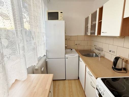 Dvůr Králové n. L. - Dlouhodobý pronájem pěkné garsonky foto 1