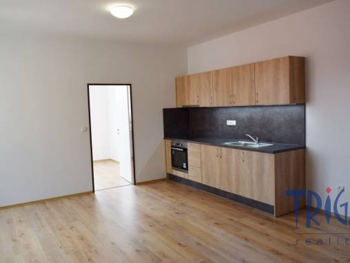 Hořice - Pronájem velkého bytu 2+kk přímo na náměstí foto 1
