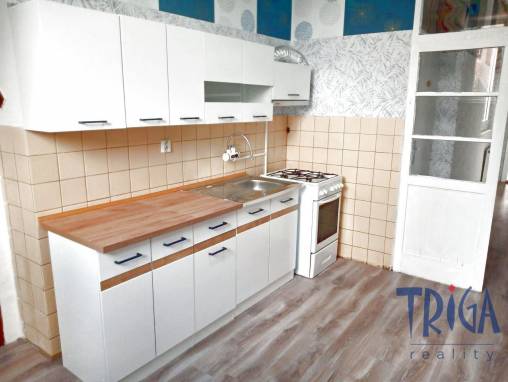 Dvůr Králové nad Labem - pronájem prostorného bytu 3+1 foto 1