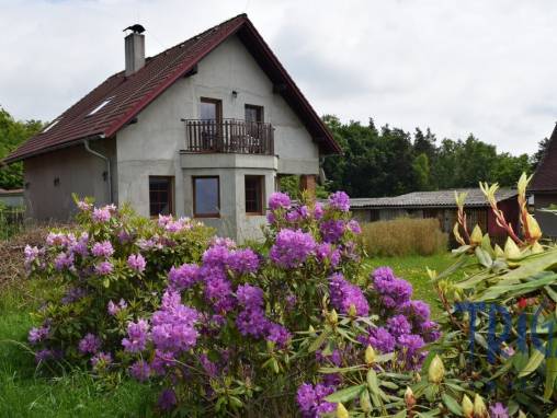 Nemojov - Rodinný dům s velkou zahradou a výhledem na Zvičinu foto 1