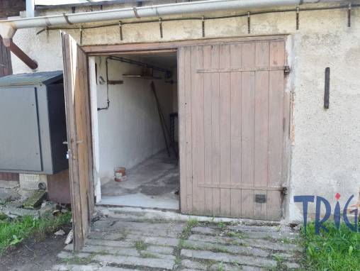 Rtyně v Podkrkonoší -  Řadová zděná garáž foto 1