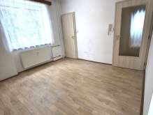 Velká Jesenice - Prodej bytu 3+kk s garáží a zahrádkou foto 2