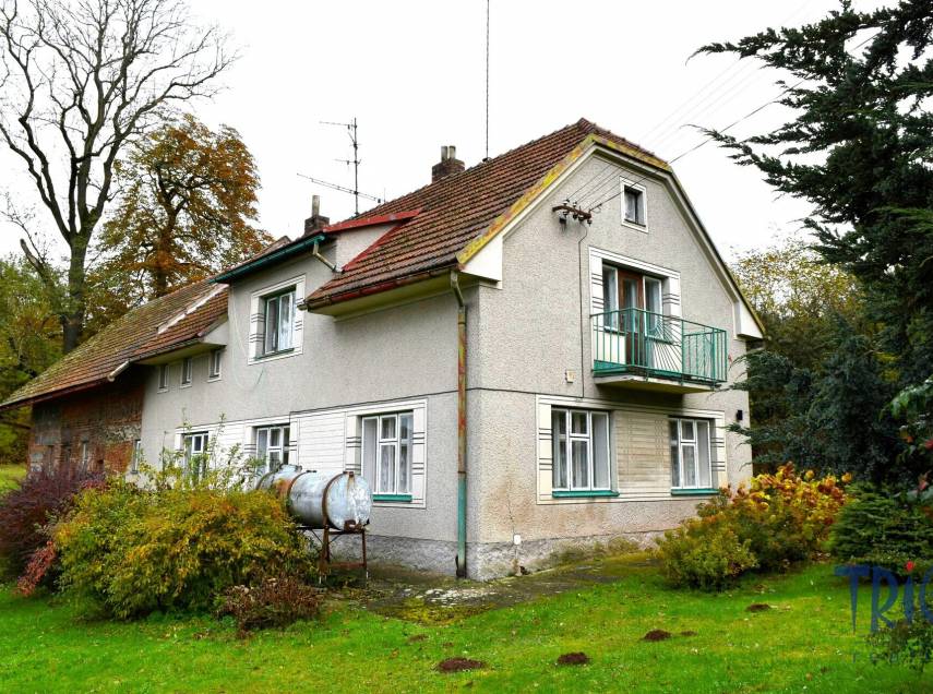 Janov - Zemědělská usedlost se stodolou a pozemky 11 612  m²
