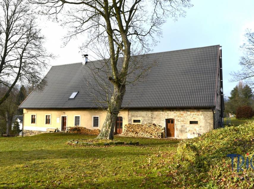 Vernéřovice - Prodej souboru nemovitostí - rodinný dům, penzion a pozemky 6531  m²