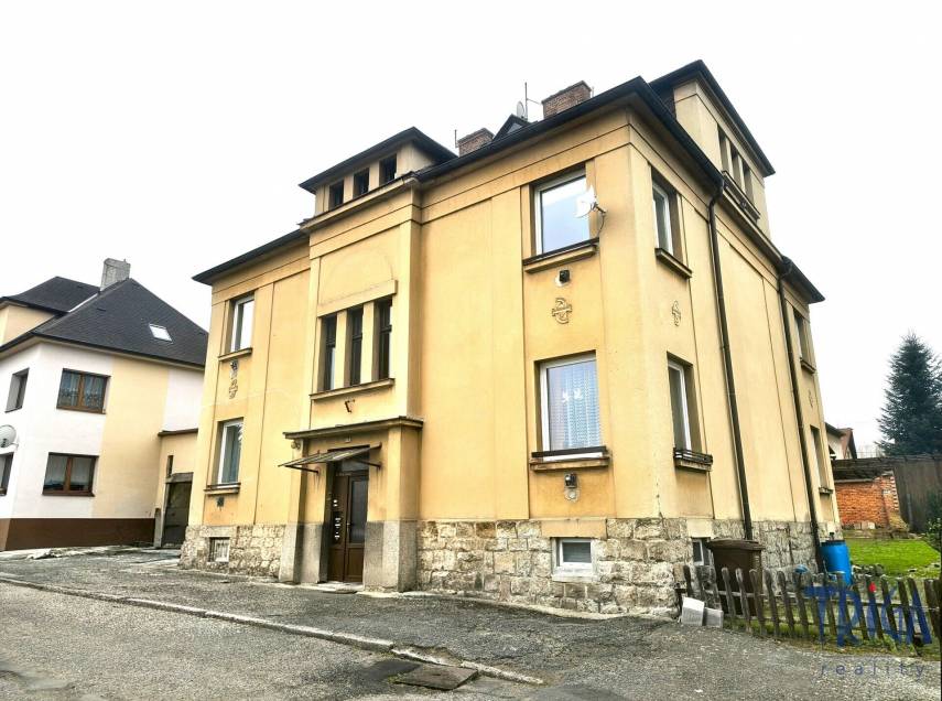 Lhota za Červeným Kostelcem - Prodej  bytového domu