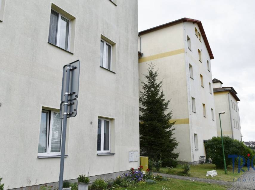 Jaroměř - podkrovní byt 2+KK s komorou, parkovištěm, posezením, vhodné i jako investice