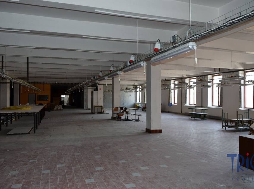 Jaroměř - Pronájem nebytových prostor 1099  m²  výroba / sklad