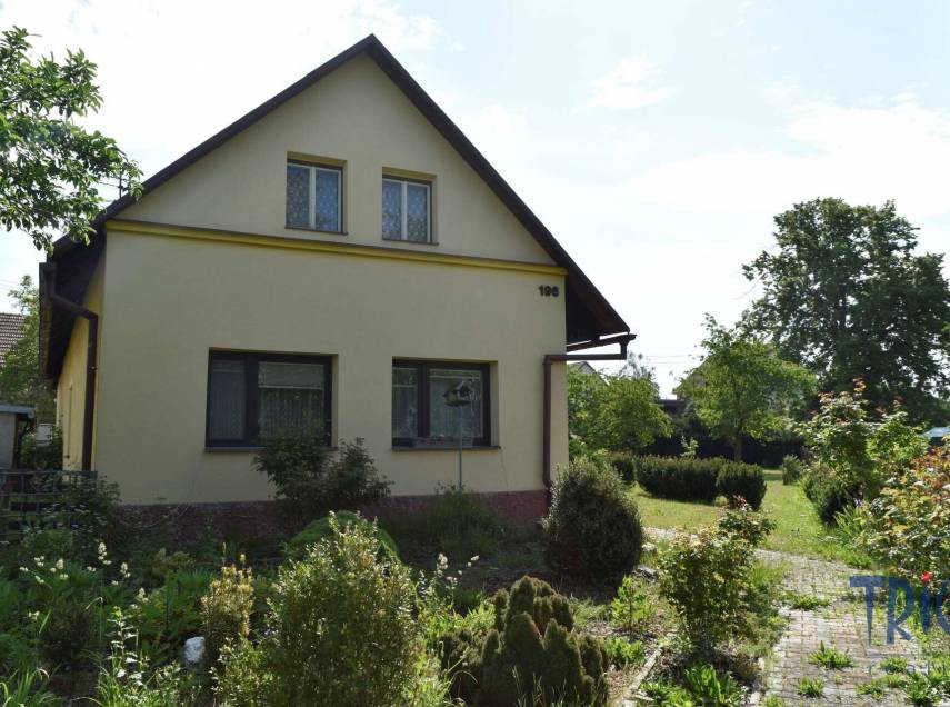 Jasenná - rodinný dům s dispozicí 4+1 a pozemkem 990  m²