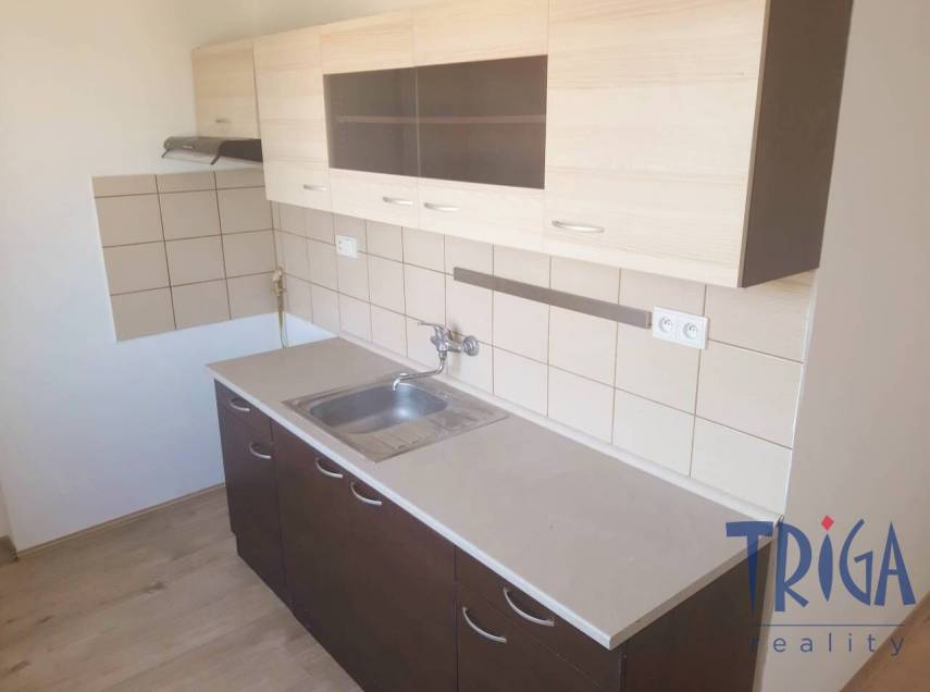 Dvůr Králové n. L. - Pronájem pěkného bytu 3+1