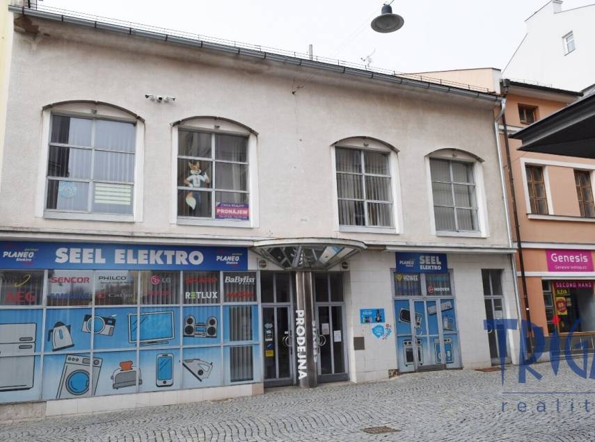 Dvůr Králové n. L. - Pronájem prodejních či kancelářských prostor v centru na pěší zóně