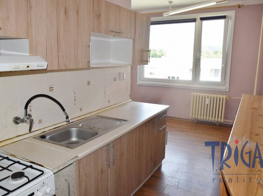 Dvůr Králové nad Labem - Prodej pěkně řešeného bytu 3+1 s balkonem a výhledem na Zvičinu