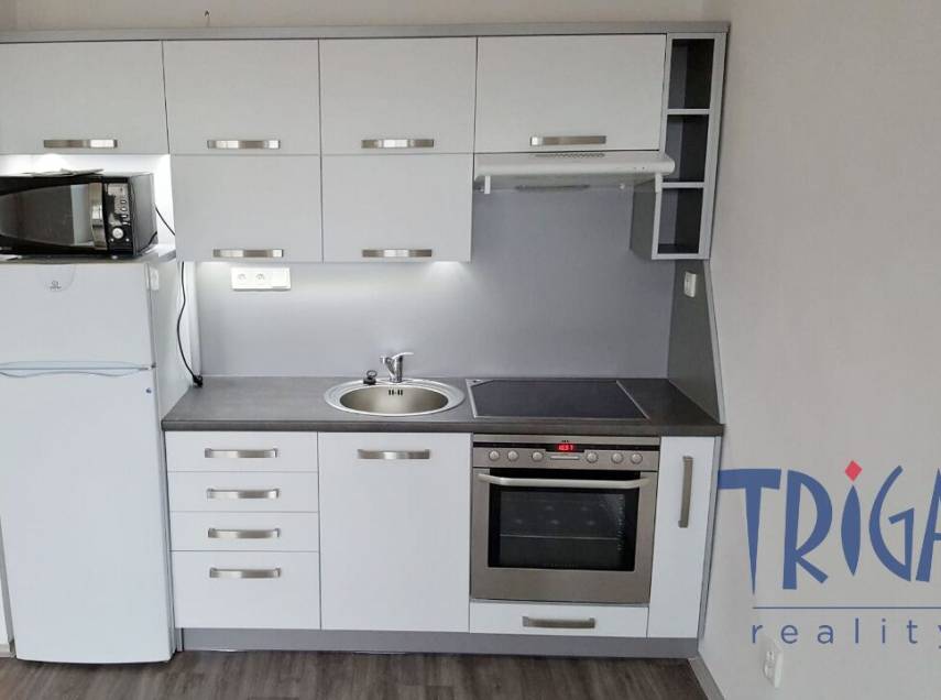 Dvůr Králové nad Labem - Prodej pěkného bytu 1+kk po rekonstrukci