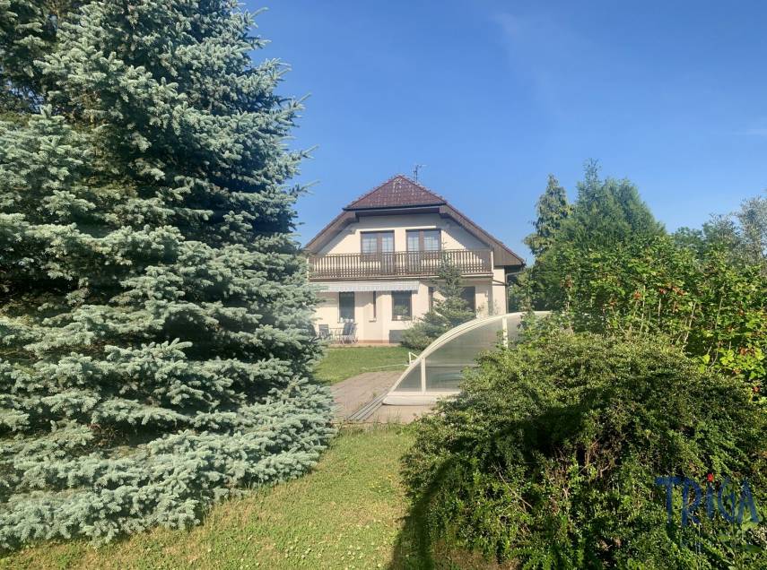 Jaroměř - Josefov - rodinný dům s bazénem, velkou parcelou a krásným výhledem