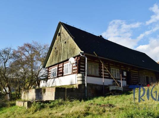Mostek - Starší chalupa u lesa na Souvrati s velkým pozemkem