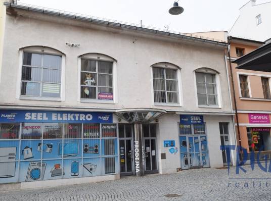 Dvůr Králové n. L. - Pronájem prodejních či kancelářských prostor v centru na pěší zóně