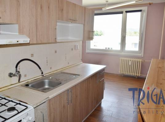Dvůr Králové nad Labem - Prodej pěkně řešeného bytu 3+1 s balkonem a výhledem na Zvičinu