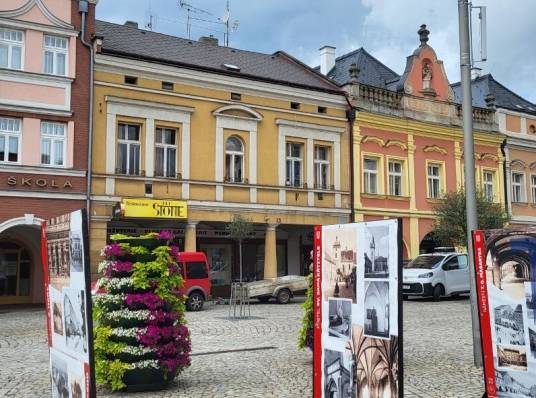 Dvůr Králové n.L. - Pronájem zavedené restaurace